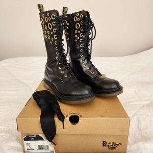 Dr. Marten Johari Black Boots